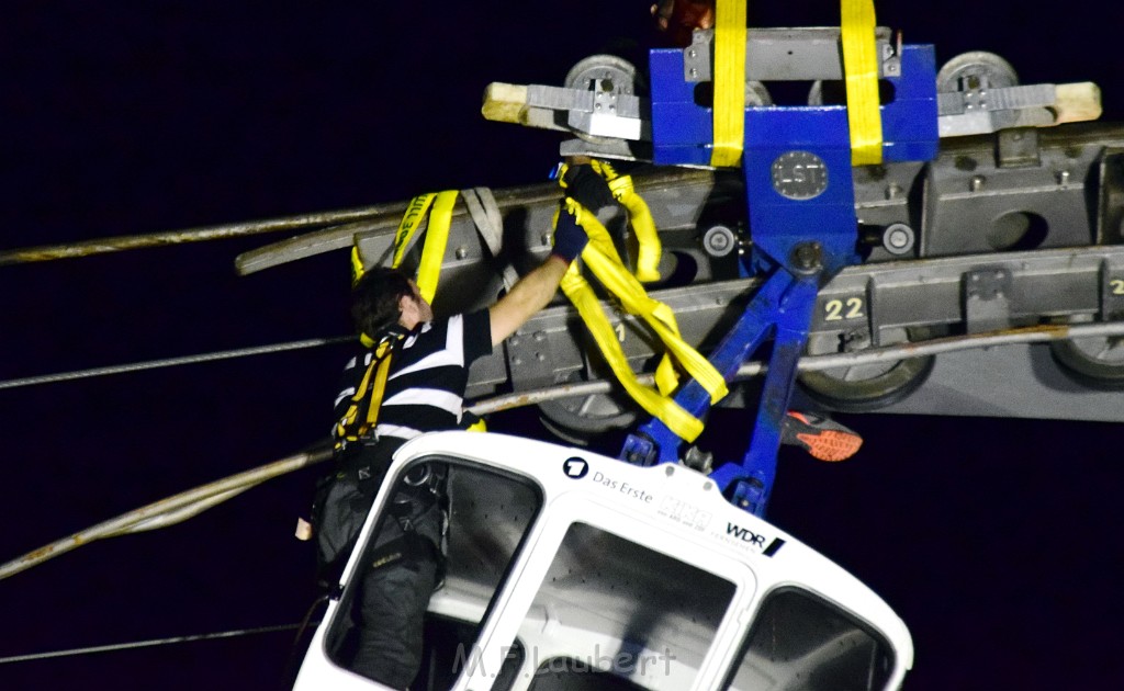 Koelner Seilbahn Gondel blieb haengen Koeln Linksrheinisch P898.JPG - Miklos Laubert